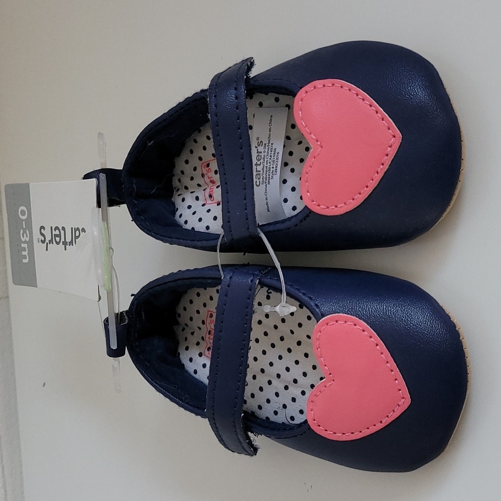 CARTERS 0-3 MONTHS SHOES. NAVY WITH PINK HEART.